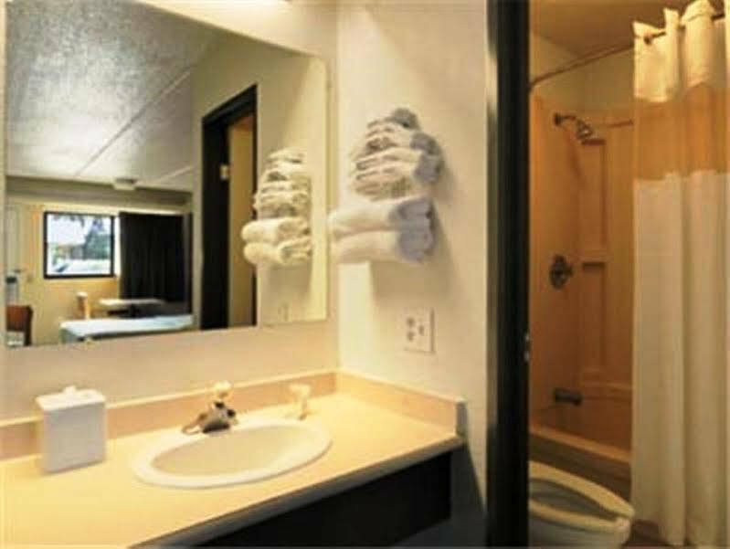 トラベロッジ カレッジパーク エクステリア 写真